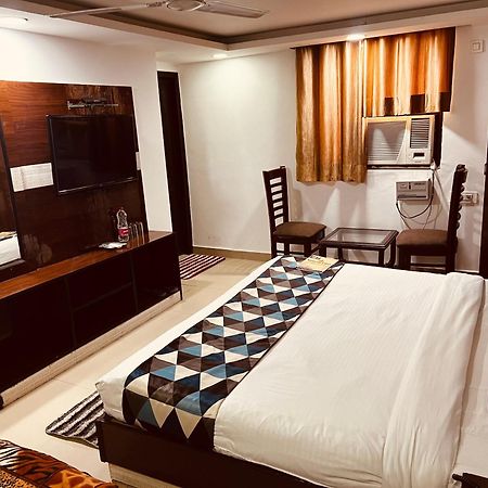 Hotel Vista Premium Tark A Family Hotel Near Igi Airport Delhi นิวเดลี ภายนอก รูปภาพ