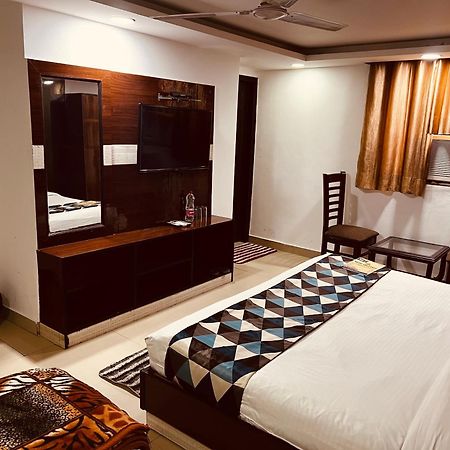 Hotel Vista Premium Tark A Family Hotel Near Igi Airport Delhi นิวเดลี ภายนอก รูปภาพ