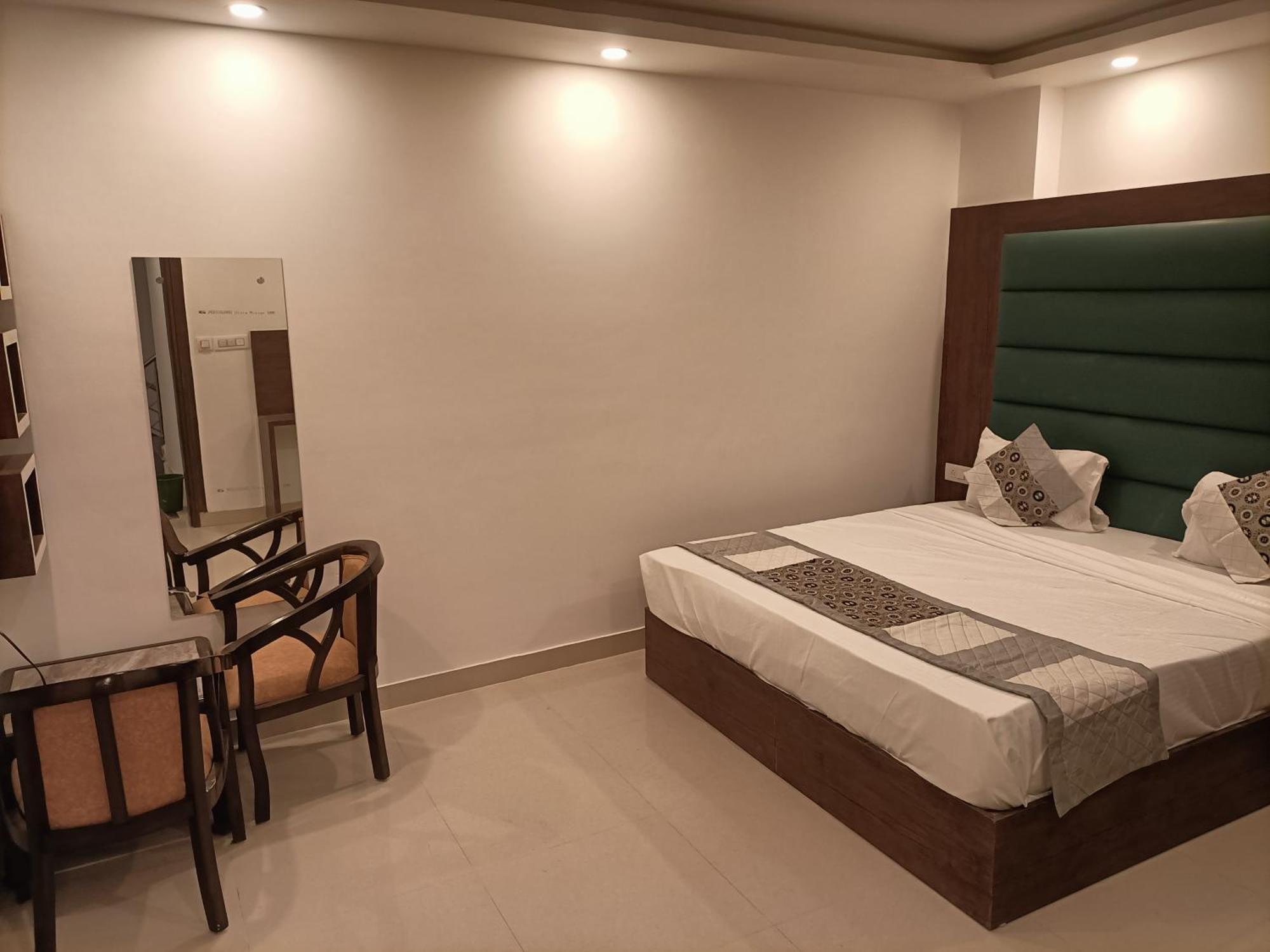 Hotel Vista Premium Tark A Family Hotel Near Igi Airport Delhi นิวเดลี ภายนอก รูปภาพ